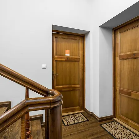 Modish Studio Old Town By Renters Апартаменты *