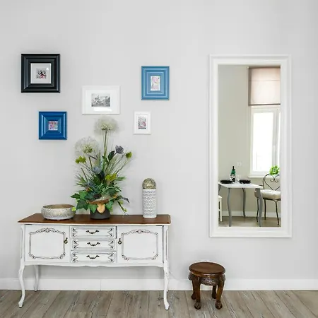 Modish Studio Old Town By Renters Апартаменты *