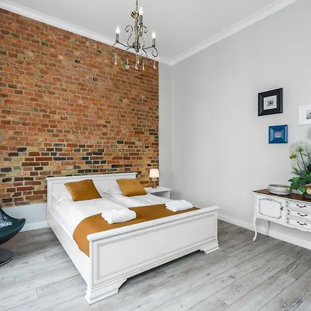 Modish Studio Old Town By Renters Апартаменты Познань