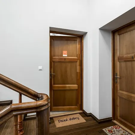 Modish Studio Old Town By Renters Апартаменты *