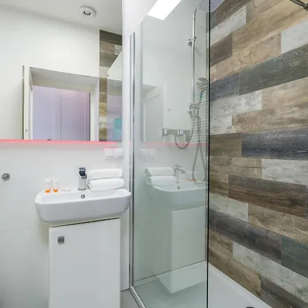 Modish Studio Old Town By Renters Апартаменты *